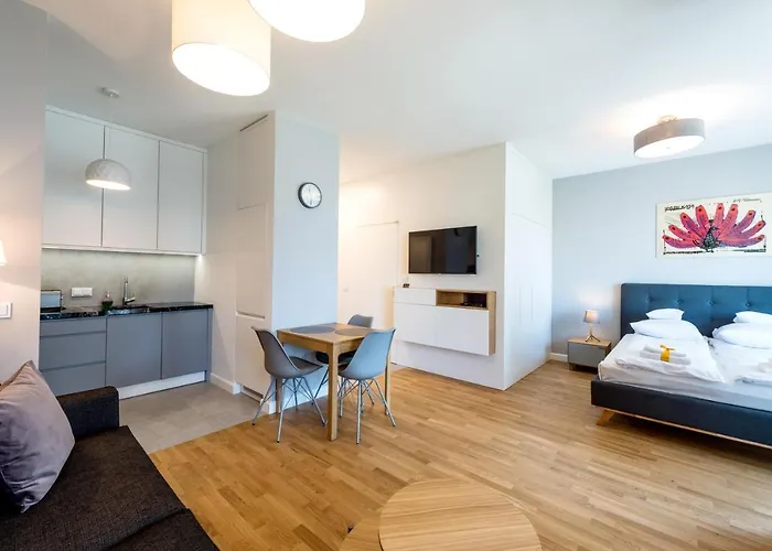 Kolejowa 4* Warschau