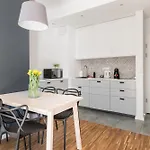 Kolejowa 4* Warschau