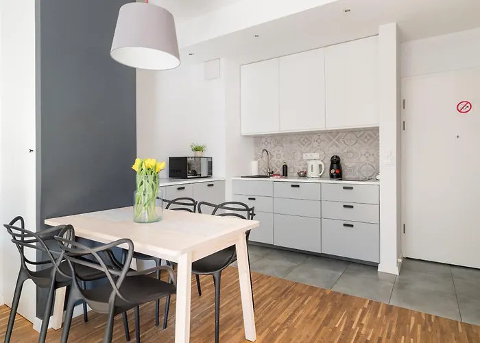 Kolejowa 4* Warschau