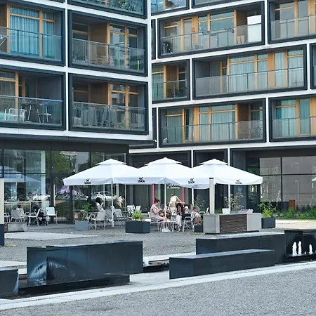 Kolejowa 3*